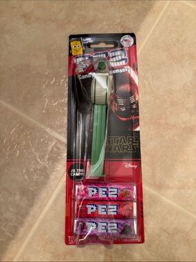 Disney Star Wars Green and White PEZ Candy Dispenser(Droid D-O)